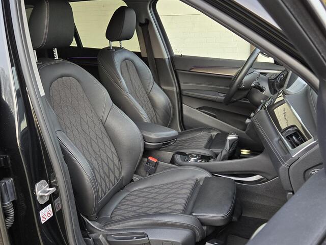 BMW X1 xDrive25e X Line | SPORTSTOELEN | NAVIGATIE PLUS | CAMERA | TREKHAAK | STOELVERWARMING | HEAD UP |
