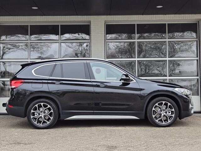BMW X1 xDrive25e X Line | SPORTSTOELEN | NAVIGATIE PLUS | CAMERA | TREKHAAK | STOELVERWARMING | HEAD UP |