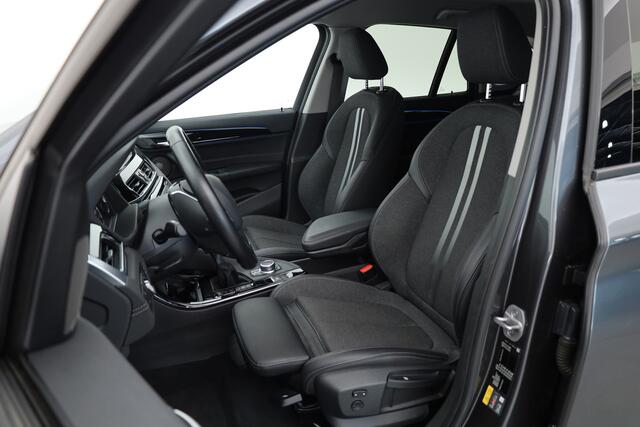 BMW X1 xDrive25e Sport line | Navi | Harman Kardon | Camera | Stoelverw. | 19'' | Elek. Achterklep
