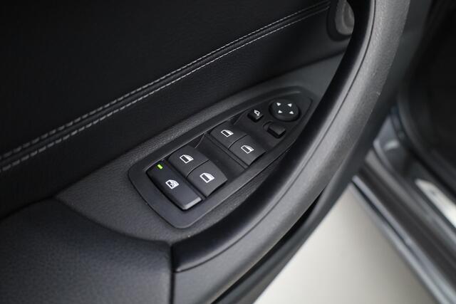 BMW X1 xDrive25e Sport line | Navi | Harman Kardon | Camera | Stoelverw. | 19'' | Elek. Achterklep