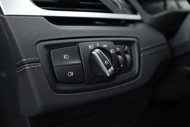 BMW X1 xDrive25e Sport line | Navi | Harman Kardon | Camera | Stoelverw. | 19'' | Elek. Achterklep
