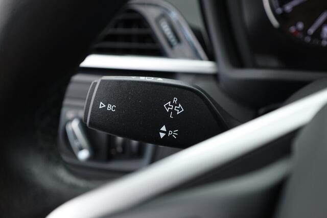 BMW X1 xDrive25e Sport line | Navi | Harman Kardon | Camera | Stoelverw. | 19'' | Elek. Achterklep