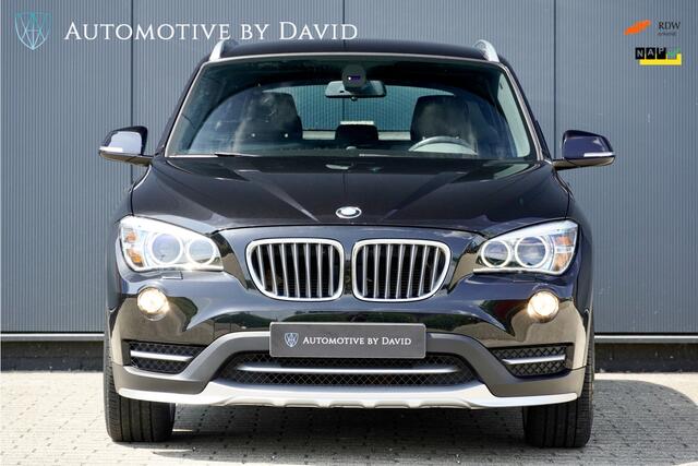 BMW X1 sDrive20i 184 pk xLine EXECUTIVE AUTOMAAT / 1e EIGENAAR / TREKHAAK / DEALERONDERHOUDEN / NAVIGATIE PLUS / 18 inch LMV / PARKEERSENSOREN ACHTER / HALF LEDER / XENON