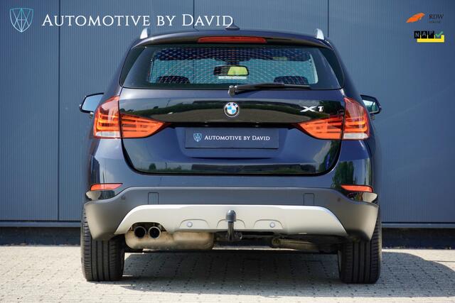 BMW X1 sDrive20i 184 pk xLine EXECUTIVE AUTOMAAT / 1e EIGENAAR / TREKHAAK / DEALERONDERHOUDEN / NAVIGATIE PLUS / 18 inch LMV / PARKEERSENSOREN ACHTER / HALF LEDER / XENON