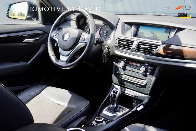 BMW X1 sDrive20i 184 pk xLine EXECUTIVE AUTOMAAT / 1e EIGENAAR / TREKHAAK / DEALERONDERHOUDEN / NAVIGATIE PLUS / 18 inch LMV / PARKEERSENSOREN ACHTER / HALF LEDER / XENON