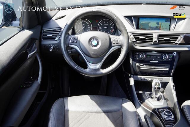 BMW X1 sDrive20i 184 pk xLine EXECUTIVE AUTOMAAT / 1e EIGENAAR / TREKHAAK / DEALERONDERHOUDEN / NAVIGATIE PLUS / 18 inch LMV / PARKEERSENSOREN ACHTER / HALF LEDER / XENON