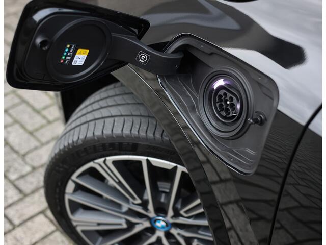 BMW X1 30e xDrive | Pano - HUD - Trekhaak