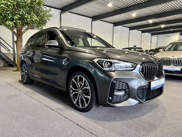 BMW X1 xDrive25e High Executive M-Sport Panorama | Trekhaak | Camera | HUD | "19