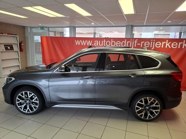 BMW X1 sDrive20i VDL Nedcar Edition High Executive, Panorama dak, Trekh