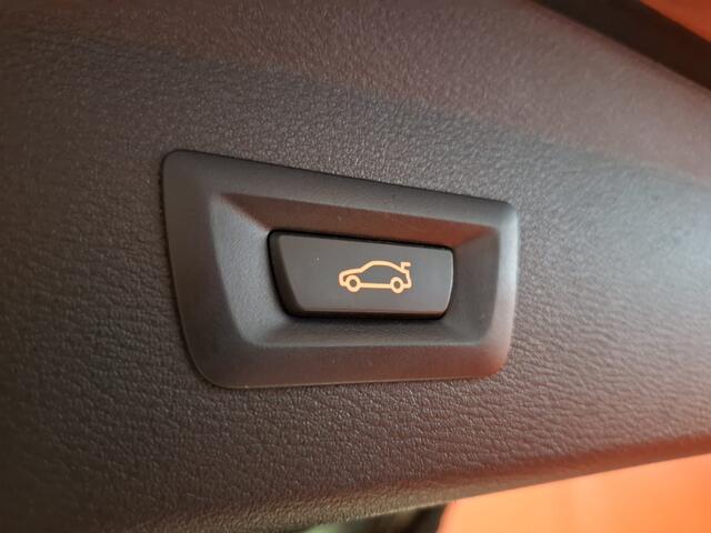 BMW X1 sDrive20i VDL Nedcar Edition High Executive, Panorama dak, Trekh