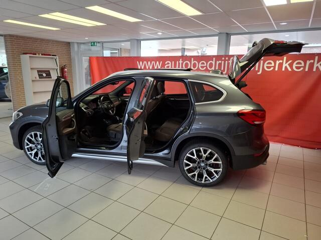 BMW X1 sDrive20i VDL Nedcar Edition High Executive, Panorama dak, Trekh