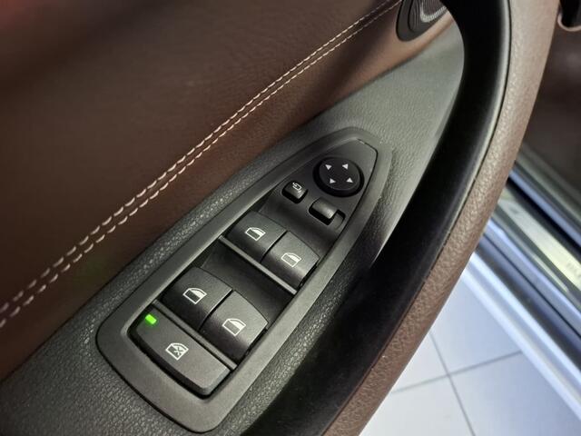 BMW X1 sDrive20i VDL Nedcar Edition High Executive, Panorama dak, Trekh