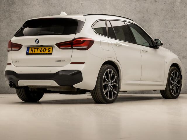 BMW X1 xDrive25e M Sport 221Pk Automaat (PANORAMADAK, M PAKKET, GROOT NAVI, MEMORY SEATS, CAMERA, DEALER ONDERHOUDEN, LEDER, ELEK ACHTERKLEP, GETINT GLAS, NIEUWSTAAT)