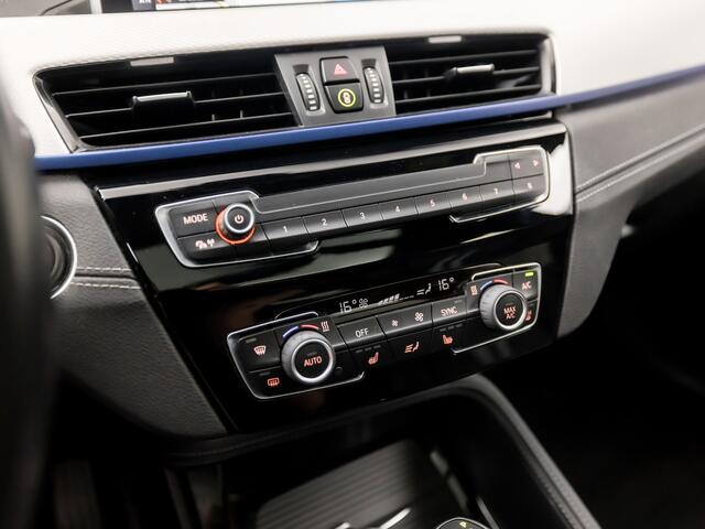 BMW X1 xDrive25e M Sport 221Pk Automaat (PANORAMADAK, M PAKKET, GROOT NAVI, MEMORY SEATS, CAMERA, DEALER ONDERHOUDEN, LEDER, ELEK ACHTERKLEP, GETINT GLAS, NIEUWSTAAT)