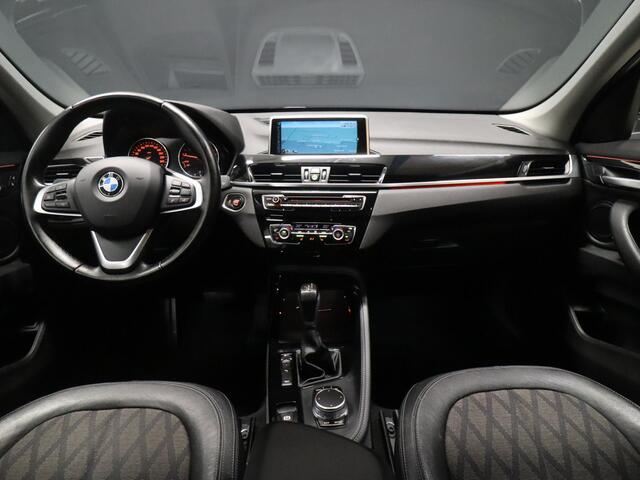 BMW X1 xDrive20i High Executive [CAMERA, GROOT, NAVIGATIE, STOELVERWARMING, HEAD-UP, PDC V+A, CRUISE CONTROL, CLIMATE CONTROL, NIEUWSTAAT]