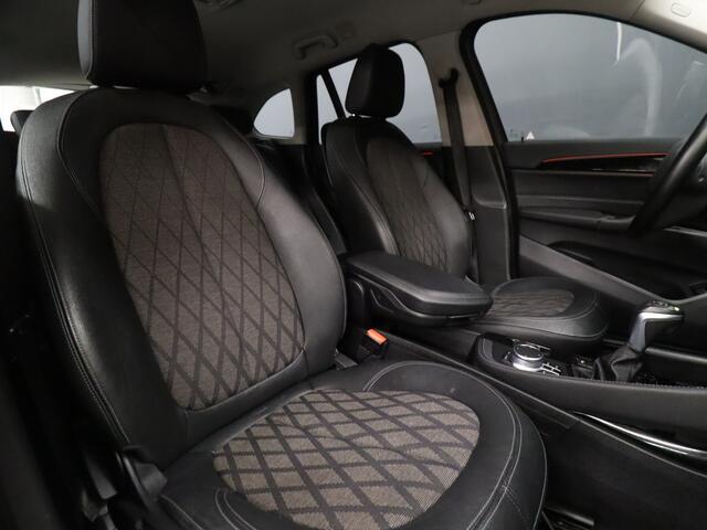BMW X1 xDrive20i High Executive [CAMERA, GROOT, NAVIGATIE, STOELVERWARMING, HEAD-UP, PDC V+A, CRUISE CONTROL, CLIMATE CONTROL, NIEUWSTAAT]