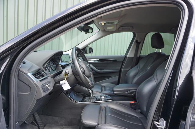 BMW X1 sDrive18i High Executive Automaat + Leer/ Camera/ Xenon/ Elektr.klep/ Keyless/ Garantie!