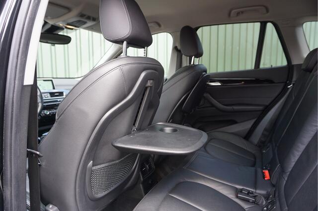 BMW X1 sDrive18i High Executive Automaat + Leer/ Camera/ Xenon/ Elektr.klep/ Keyless/ Garantie!