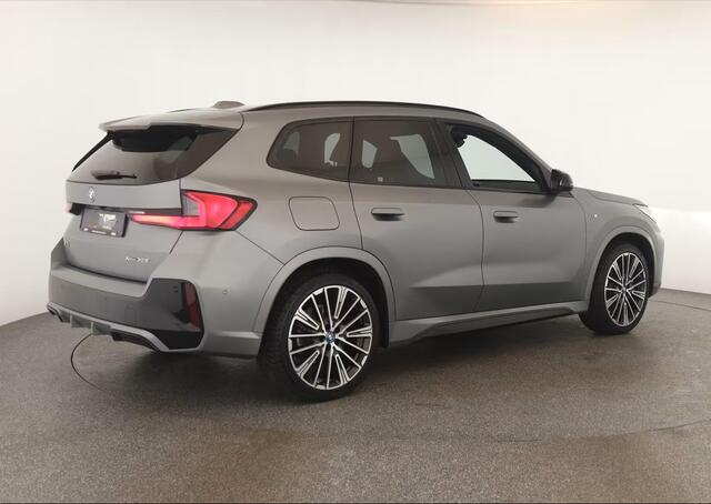 BMW X1 xDrive30e M-SPORT ** MATRIX, NAVI+, PANORAMA, HuD, LEDER, 20-Iinch LMV ** 1E EIG - UNFALLFREI ** ** INFORMEER OOK NAAR ONZE AANTREKKELIJKE FINANCIAL-LEASE TARIEVEN **