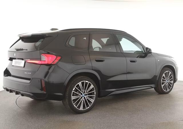 BMW X1 xDrive30e M-SPORT ** MATRIX, NAVI+, PANORAMA, HuD, LEDER, 20-Iinch LMV ** 1E EIG - UNFALLFREI ** ** INFORMEER OOK NAAR ONZE AANTREKKELIJKE FINANCIAL-LEASE TARIEVEN **