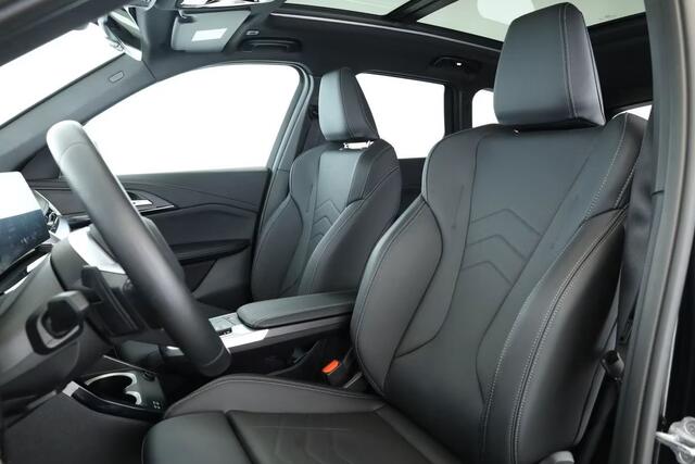 BMW X1 xDrive30e M-SPORT ** MATRIX, NAVI+, PANORAMA, HuD, LEDER, 20-Iinch LMV ** 1E EIG - UNFALLFREI ** ** INFORMEER OOK NAAR ONZE AANTREKKELIJKE FINANCIAL-LEASE TARIEVEN **