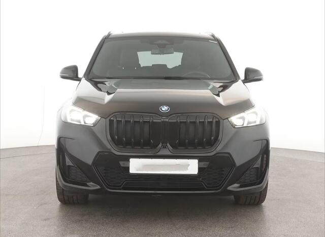 BMW X1 xDrive30e M-SPORT ** MATRIX, NAVI+, PANORAMA, HuD, LEDER, 20-Iinch LMV ** 1E EIG - UNFALLFREI ** ** INFORMEER OOK NAAR ONZE AANTREKKELIJKE FINANCIAL-LEASE TARIEVEN **