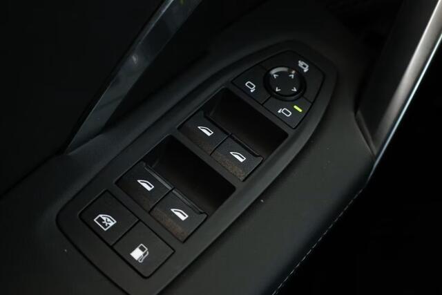 BMW X1 xDrive30e M-SPORT ** MATRIX, NAVI+, PANORAMA, HuD, LEDER, 20-Iinch LMV ** 1E EIG - UNFALLFREI ** ** INFORMEER OOK NAAR ONZE AANTREKKELIJKE FINANCIAL-LEASE TARIEVEN **
