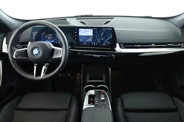 BMW X1 xDrive30e M-SPORT ** MATRIX, NAVI+, PANORAMA, HuD, LEDER, 20-Iinch LMV ** 1E EIG - UNFALLFREI ** ** INFORMEER OOK NAAR ONZE AANTREKKELIJKE FINANCIAL-LEASE TARIEVEN **