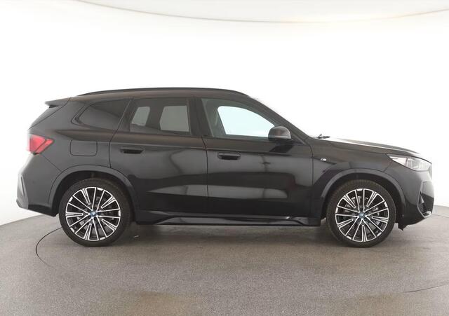 BMW X1 xDrive30e M-SPORT ** MATRIX, NAVI+, PANORAMA, HuD, LEDER, 20-Iinch LMV ** 1E EIG - UNFALLFREI ** ** INFORMEER OOK NAAR ONZE AANTREKKELIJKE FINANCIAL-LEASE TARIEVEN **