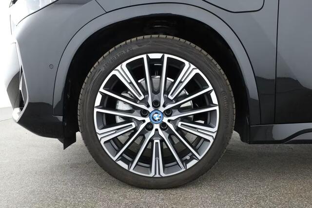 BMW X1 xDrive30e M-SPORT ** MATRIX, NAVI+, PANORAMA, HuD, LEDER, 20-Iinch LMV ** 1E EIG - UNFALLFREI ** ** INFORMEER OOK NAAR ONZE AANTREKKELIJKE FINANCIAL-LEASE TARIEVEN **