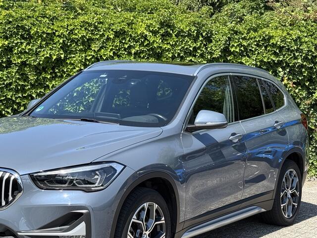 BMW X1 sDrive20i | Panorama | Driving ass. Plus | Camera | Head up | Getint glas | HiFi