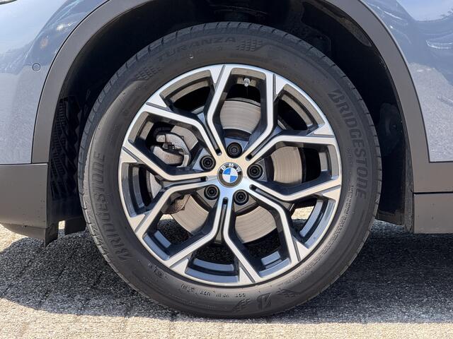 BMW X1 sDrive20i | Panorama | Driving ass. Plus | Camera | Head up | Getint glas | HiFi