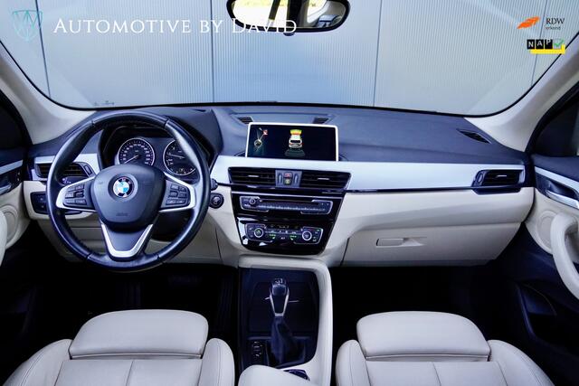 BMW X1 sDrive20i 192 pk HIGH EXECUTIVE AUTOMAAT / GROTE BEURT + NIEUWE APK / LEDER / HEAD-UP DISPLAY / NAVIGATIE PLUS / CENTENNIAL / LED-KOPLAMPEN / SPORTSTOELEN / ALARM / CRUISE CONTROL / ISOFIX