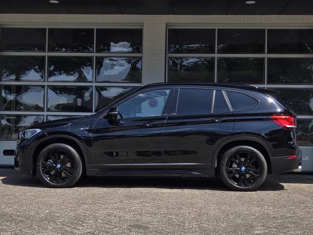 BMW X1 xDrive25e Sport Line | SPORTSTOELEN | LEDER | 18 INCH VELGEN |