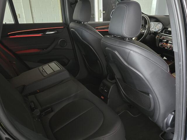 BMW X1 xDrive25e Sport Line | SPORTSTOELEN | LEDER | 18 INCH VELGEN |