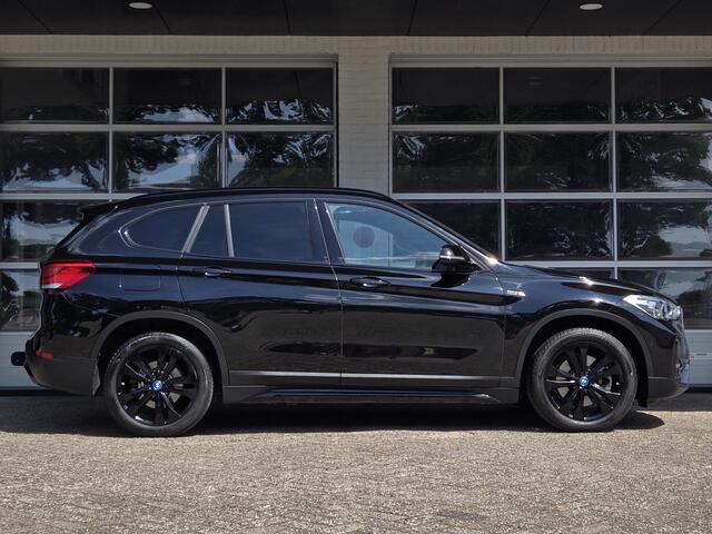 BMW X1 xDrive25e Sport Line | SPORTSTOELEN | LEDER | 18 INCH VELGEN |