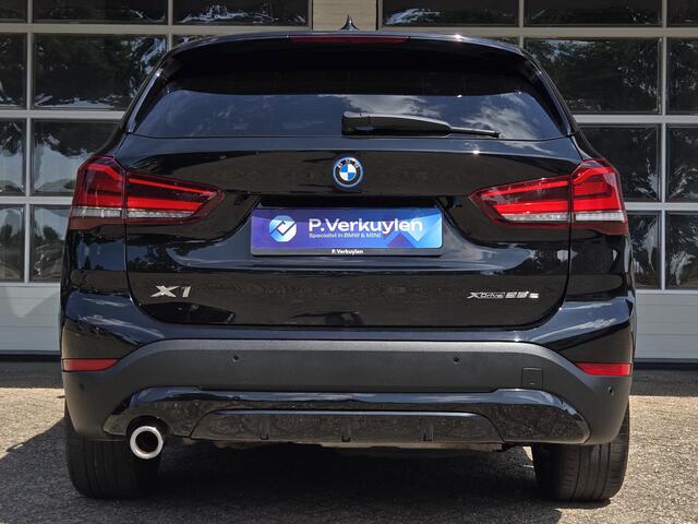 BMW X1 xDrive25e Sport Line | SPORTSTOELEN | LEDER | 18 INCH VELGEN |