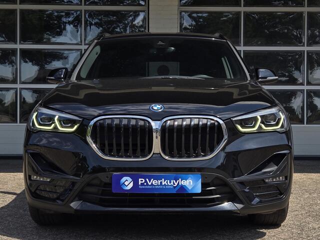 BMW X1 xDrive25e Sport Line | SPORTSTOELEN | LEDER | 18 INCH VELGEN |