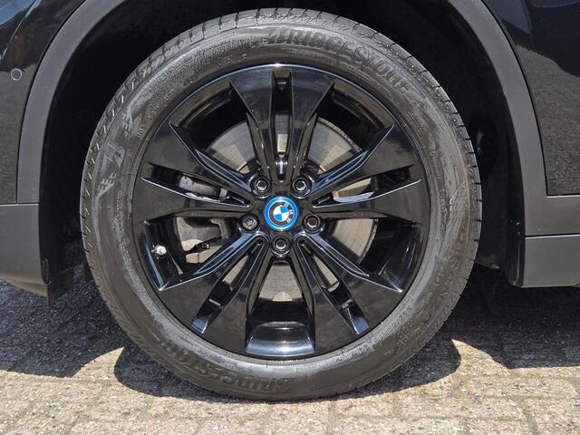 BMW X1 xDrive25e Sport Line | SPORTSTOELEN | LEDER | 18 INCH VELGEN |
