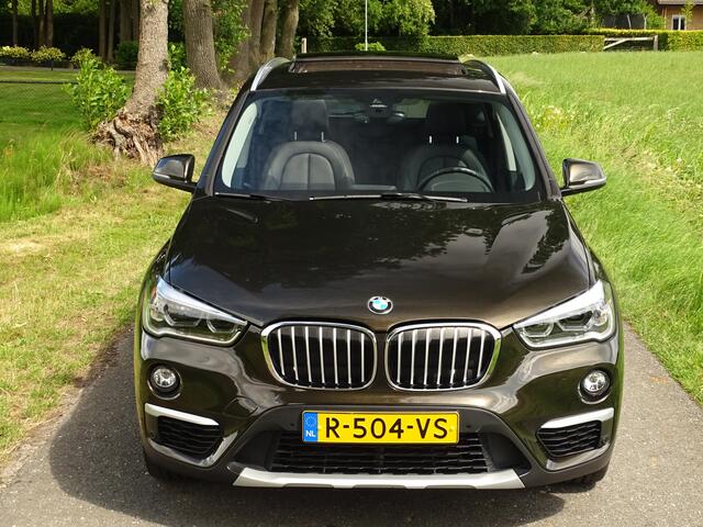 BMW X1 sDrive18i Executive | Pano | Leer | 18inch | X-Line | Unieke kleur!