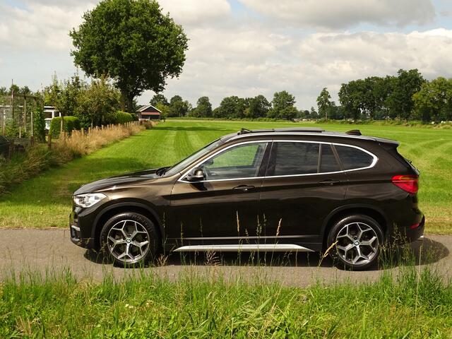 BMW X1 sDrive18i Executive | Pano | Leer | 18inch | X-Line | Unieke kleur!