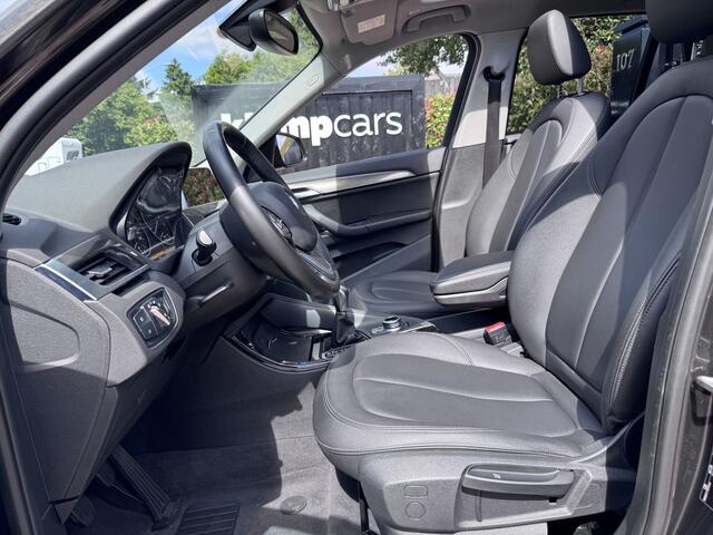 BMW X1 sDrive18i Executive | Pano | Leer | 18inch | X-Line | Unieke kleur!