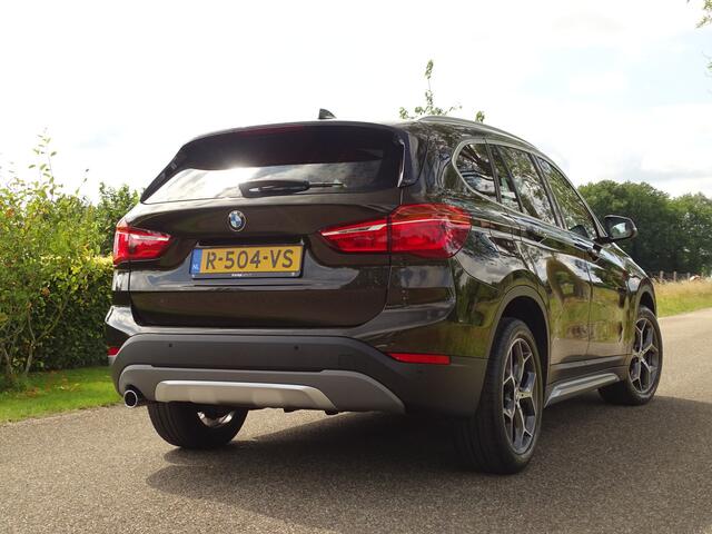 BMW X1 sDrive18i Executive | Pano | Leer | 18inch | X-Line | Unieke kleur!