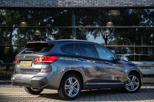BMW X1 sDrive18i High Executive M-Sport , HUD, Keyless entry,