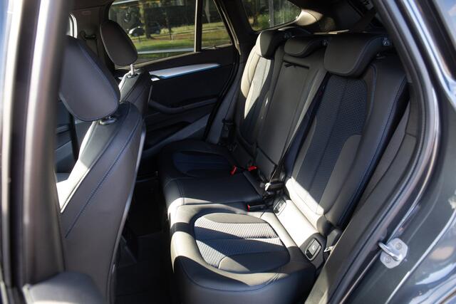 BMW X1 sDrive18i High Executive M-Sport , HUD, Keyless entry,