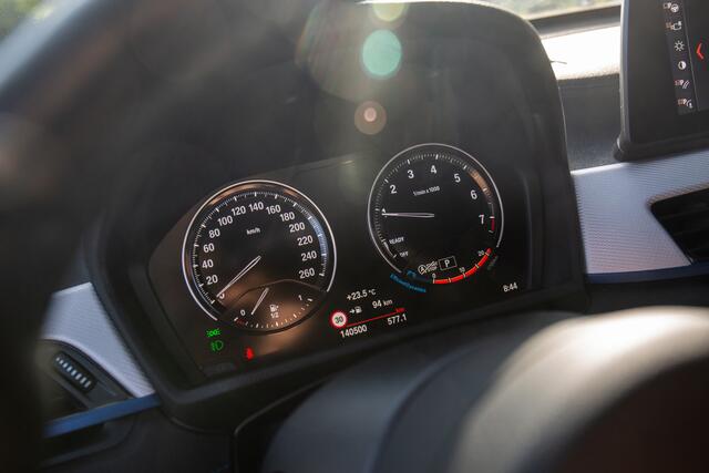 BMW X1 sDrive18i High Executive M-Sport , HUD, Keyless entry,