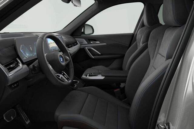BMW X1 xDrive30e M-Sport Pro 20 Inch / Adaptief Onderstel / Comfort Acces / Glazen Schuifdak / Dimmende Binnen & Buitenspiegel / Electrisch Verstelbare Stoelen / Adaptieve Led Koplampen / Driving Assistant Prof / Parking Prof / Head Up Display / Harman Kardon