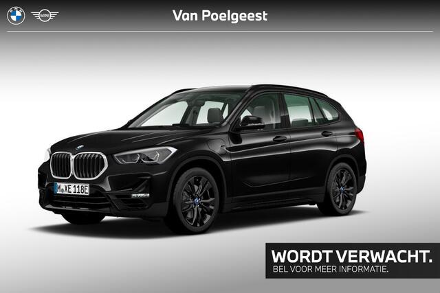 BMW X1 xDrive25e Sport -Line 18 Inch / Afneembare Trekhaak / Stoelverwarming / Led Koplampen / Head Up Display /
