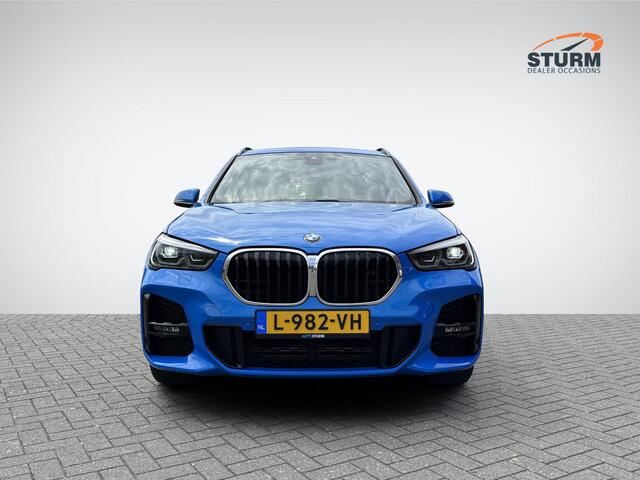 BMW X1 sDrive18i High Executive M Sport | Trekhaak Afneembaar | Sportstoelen | Navigatie Full-Map | 18'' Velgen | Elek. Achterklep | Stoelverwarming | Rijklaarprijs!