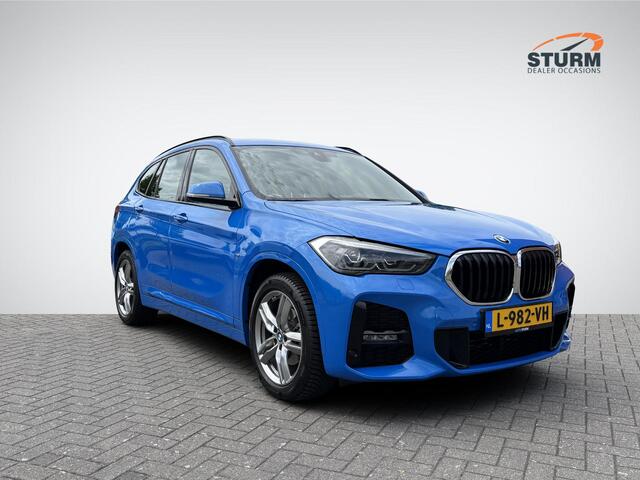 BMW X1 sDrive18i High Executive M Sport | Trekhaak Afneembaar | Sportstoelen | Navigatie Full-Map | 18'' Velgen | Elek. Achterklep | Stoelverwarming | Rijklaarprijs!